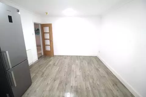 5 bedroom semi-detached house to rent – pohled 3