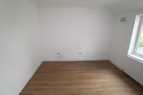 5 bedroom semi-detached house to rent – pohled 4