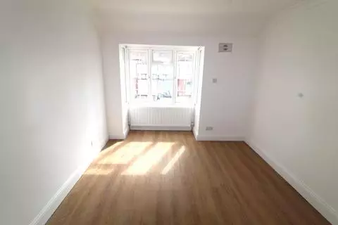 5 bedroom semi-detached house to rent – pohled 5