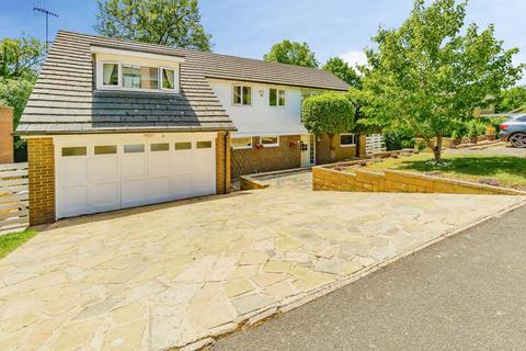 More Close, Purley, CR8