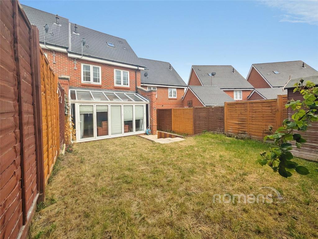 House in Woodley, Wokingham - View 2