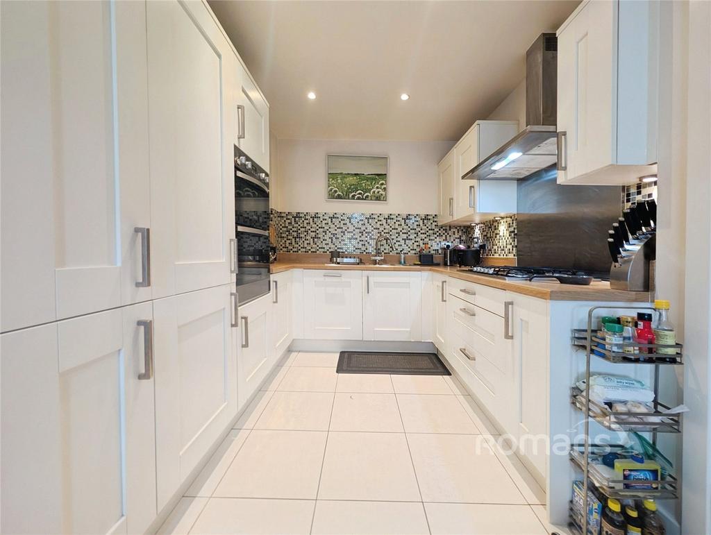 House in Woodley, Wokingham - View 3