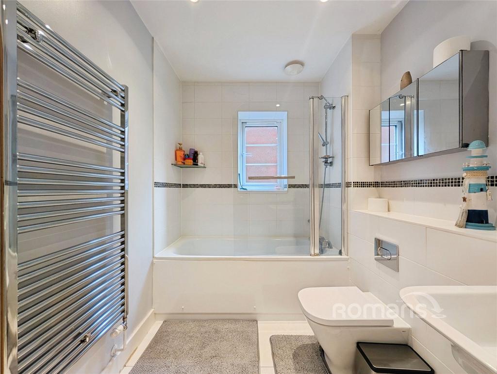 House in Woodley, Wokingham - More
