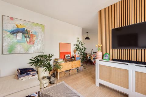 2 bedroom flat for sale, Bramhope Lane, London, SE7