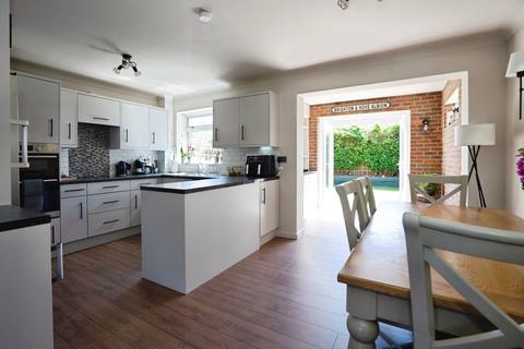 3 bedroom end of terrace house for sale, Undermill Road, Upper Beeding, Steyning, West Sussex, BN44