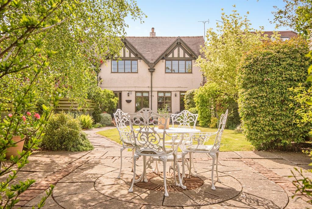4 bedroom terraced house for sale