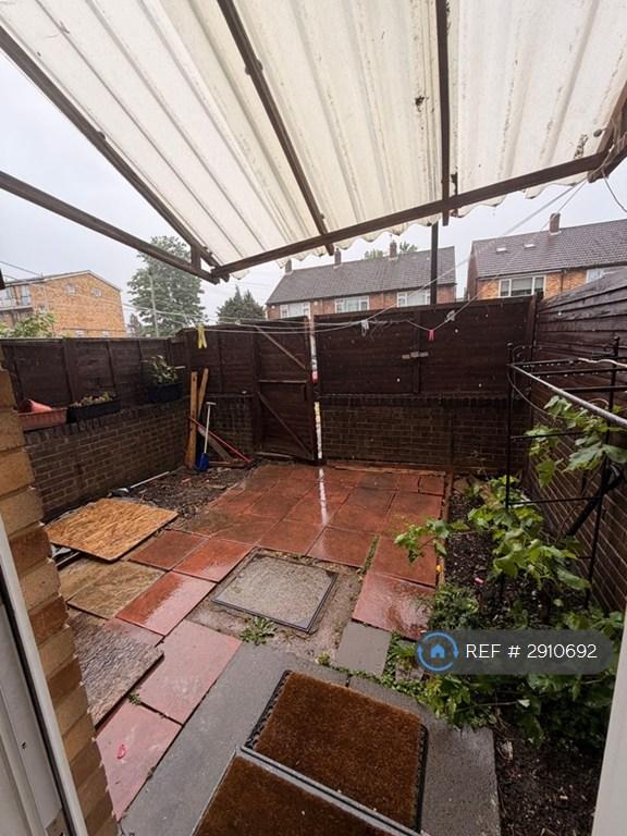 Apartment in London, London Borough of Enfield - View 2