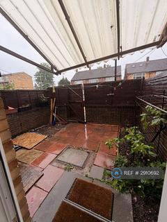 2 bedroom flat to rent, St Mary's Road, London, N9