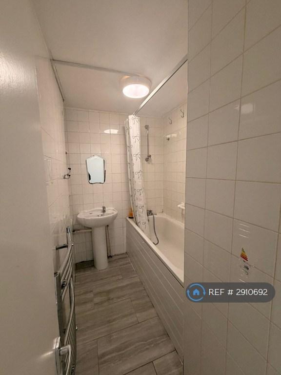 Apartment in London, London Borough of Enfield - More