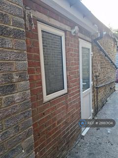 1 bedroom flat to rent, Harlington, Hayes, UB3