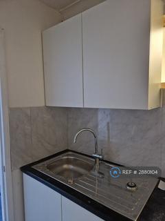 1 bedroom flat to rent, Harlington, Hayes, UB3