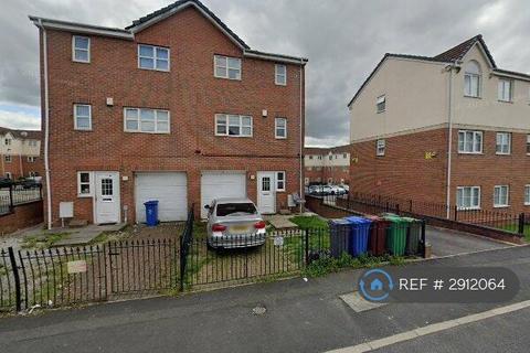 2 bedroom flat to rent, Blueberry Avenue, Manchester, M40