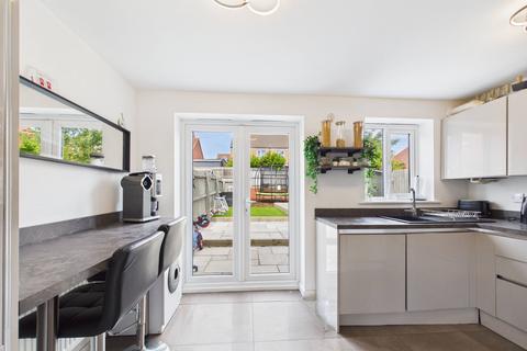 2 bedroom end of terrace house for sale, Linus Grove, Peterborough, PE2