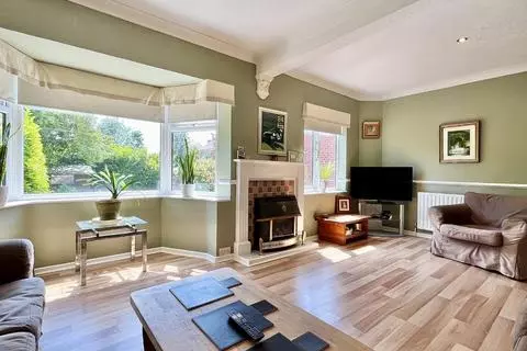 4 bedroom detached house for sale - View 2