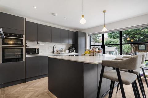 4 bedroom detached house for sale, Salisbury Road, Bromley