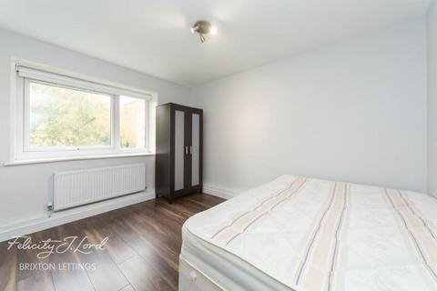 4 bedroom flat to rent, High Trees, LONDON