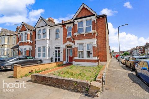 Quebec Road, Ilford