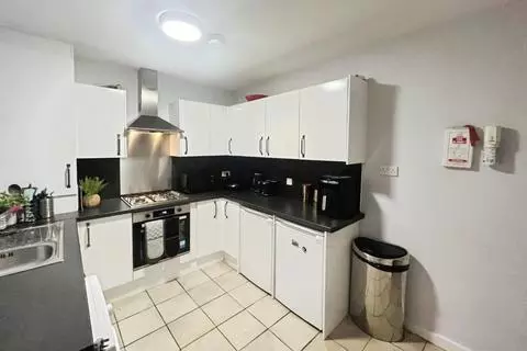 3 bedroom terraced house to rent - View 2