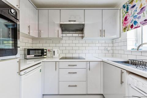 1 bedroom ground floor flat for sale, Waverley Court, St. Leonards-On-Sea