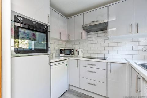 1 bedroom ground floor flat for sale, Waverley Court, St. Leonards-On-Sea