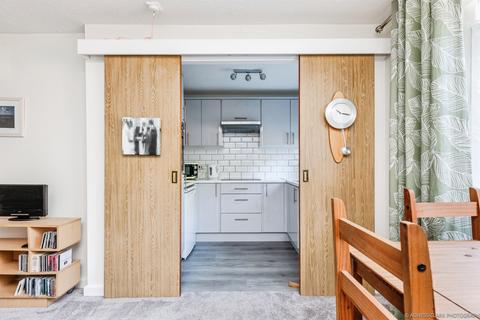 1 bedroom ground floor flat for sale, Waverley Court, St. Leonards-On-Sea