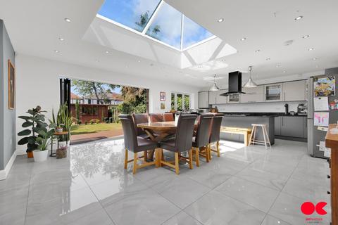 4 bedroom semi-detached bungalow for sale, Brownlea Gardens, Seven Kings IG3