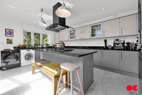 4 bedroom semi-detached bungalow for sale, Brownlea Gardens, Seven Kings IG3