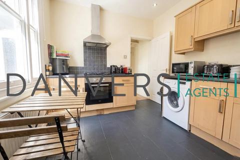 4 bedroom end of terrace house to rent, Stretton Road, Leicester LE3