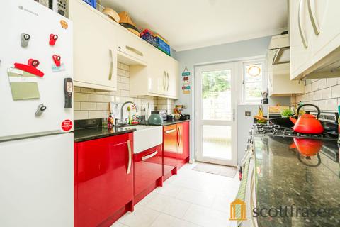 3 bedroom detached house to rent, Corndell Gardens, Witney, Oxfordshire, OX28