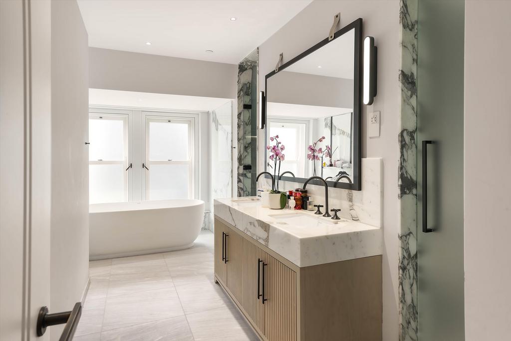 Apartment in London - View 5