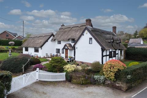 4 bedroom detached house for sale, Royal Lane, Eaton