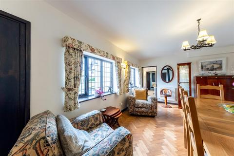 4 bedroom detached house for sale, Royal Lane, Eaton