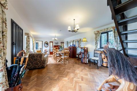 4 bedroom detached house for sale, Royal Lane, Eaton