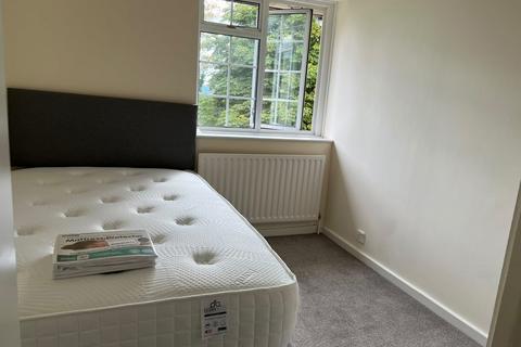 1 bedroom in a house share to rent, Brougham Place, Farnham, Surrey, GU9