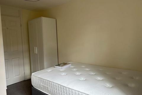 1 bedroom in a house share to rent, Brougham Place, Farnham, Surrey, GU9