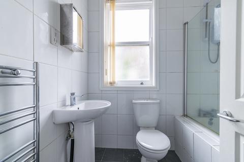 2 bedroom flat to rent, Newsham Drive, Liverpool L6