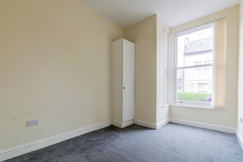 2 bedroom flat to rent, Newsham Drive, Liverpool L6