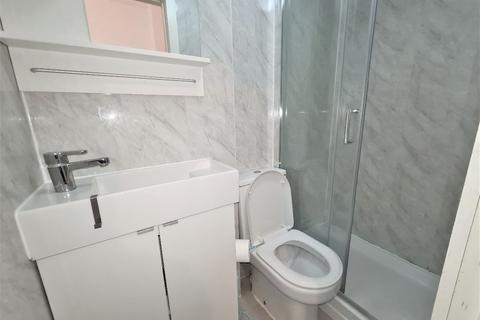 Studio to rent, Neasdon Lane, London, NW10