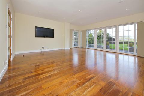 6 bedroom detached house for sale, Dellfield Close, Radlett, Hertfordshire, WD7