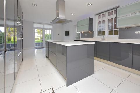 6 bedroom detached house for sale, Dellfield Close, Radlett, Hertfordshire, WD7