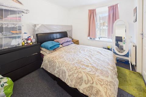 undefined, Hollin Court, Crawley RH10