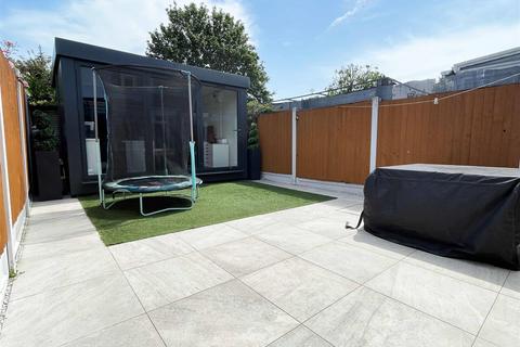 3 bedroom end of terrace house for sale, Dahlia Close, Springfield, Chelmsford
