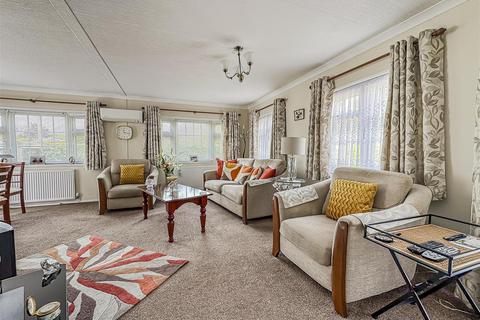 2 bedroom park home for sale, Willows Riverside Park, Windsor