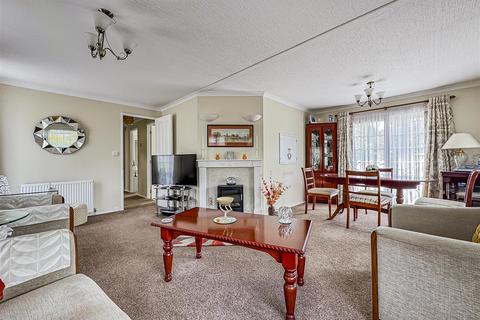 2 bedroom park home for sale, Willows Riverside Park, Windsor