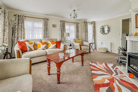 2 bedroom park home for sale, Willows Riverside Park, Windsor