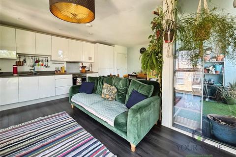 Hampton Court, London SE14