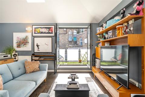 2 bedroom terraced house for sale, Well Street, London, E9