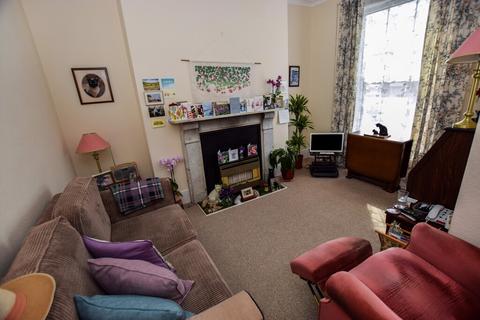 1 bedroom flat for sale, 7 North Avenue