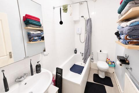 2 bedroom terraced house for sale, Bradford Road, Bradford