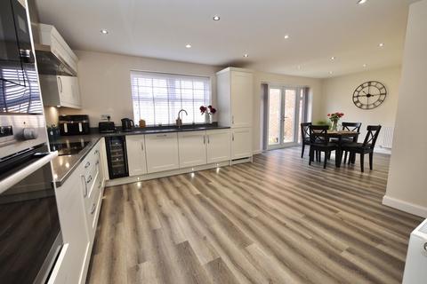 4 bedroom detached house for sale, Woodland Crescent, Doncaster DN7